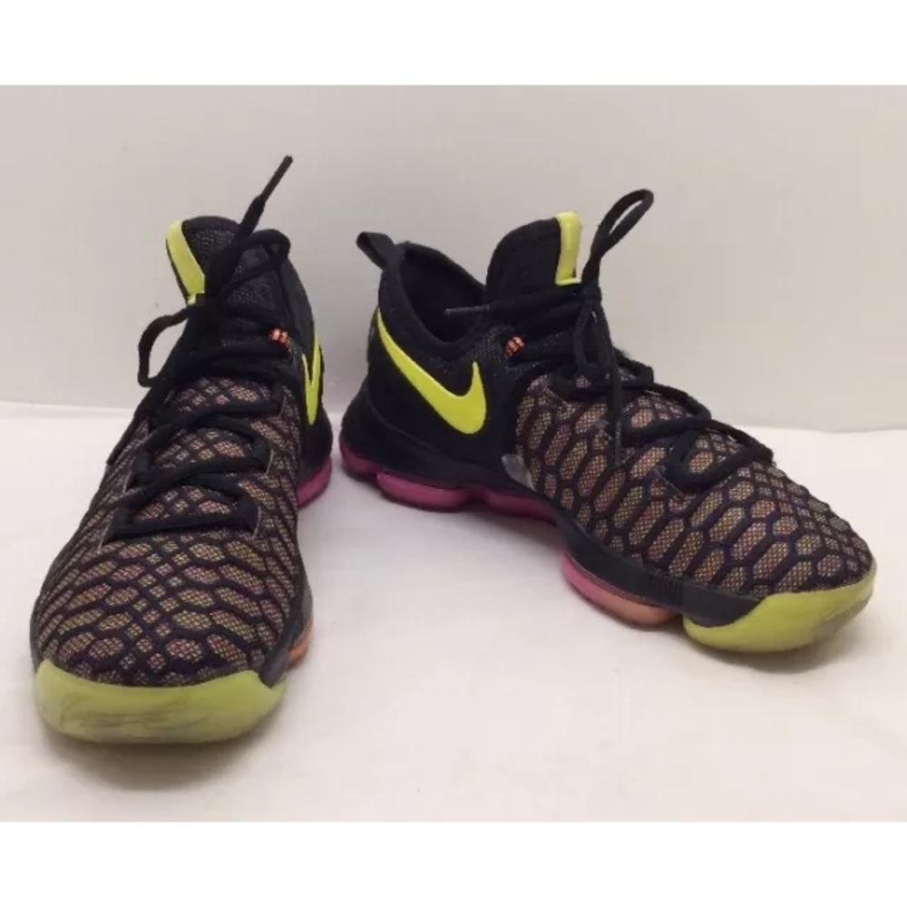 Nike Zoom KD9 youth size 6.5Y 855908-999